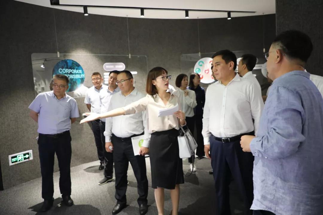 为代表团介绍佰富彩主页的菌株采集.jpg